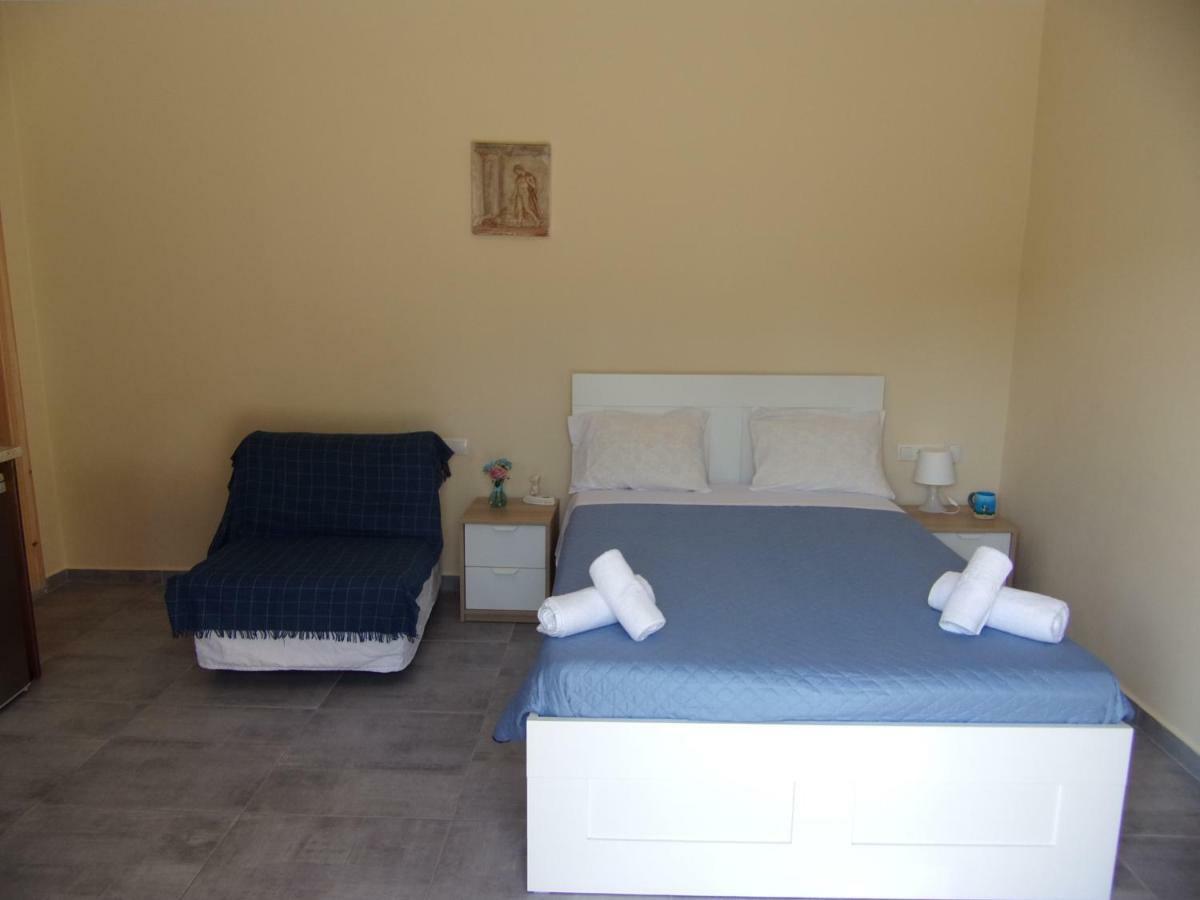 George Studios 1 Ипсос Экстерьер фото